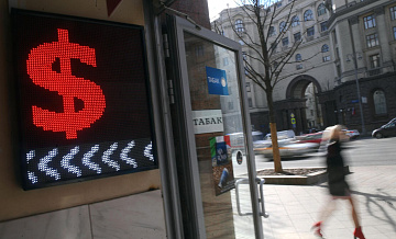 На Мосбирже зафиксировали аномальный обвал фьючерсов на доллар