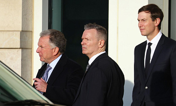 Уиткофф и Кушнер примут участие в переговорах США с Ираном, сообщили СМИ