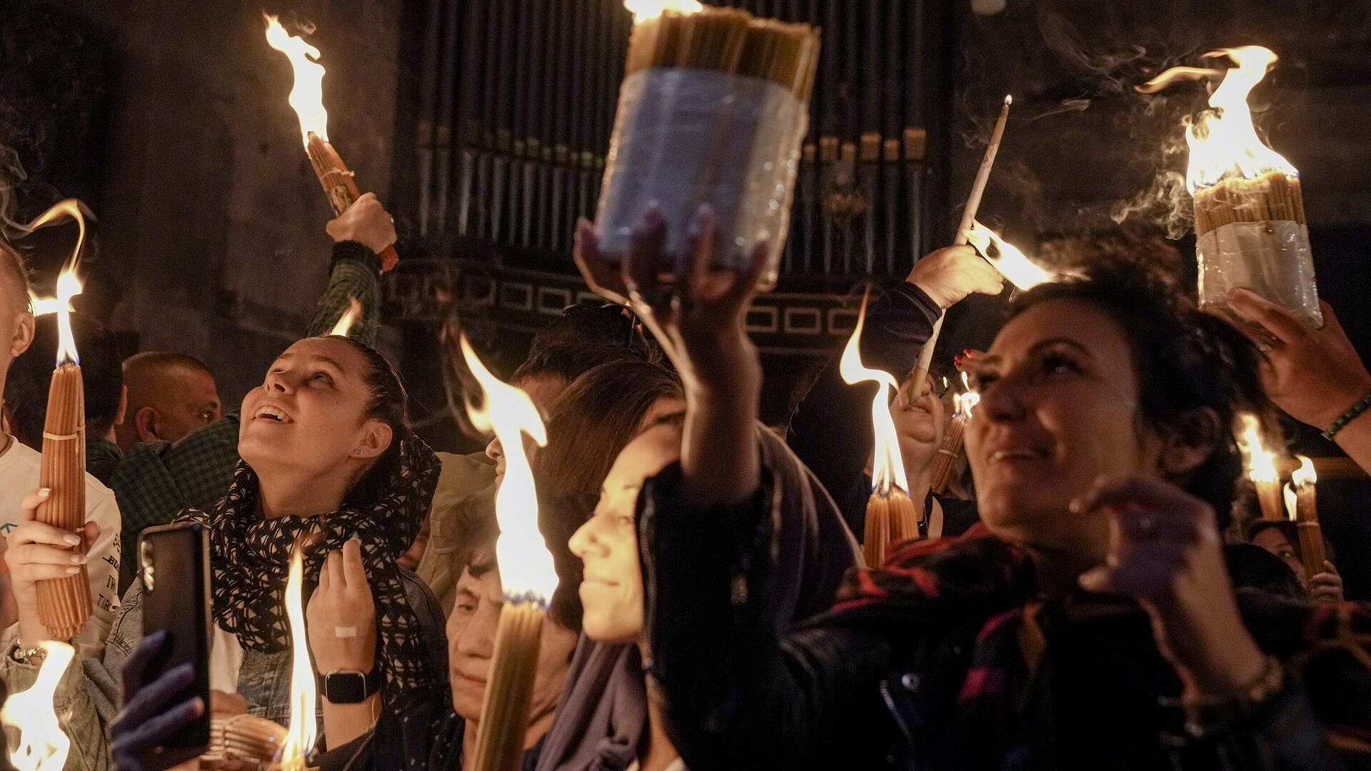 Схождение Благодатного огня 2026: дата, история и значение для верующих