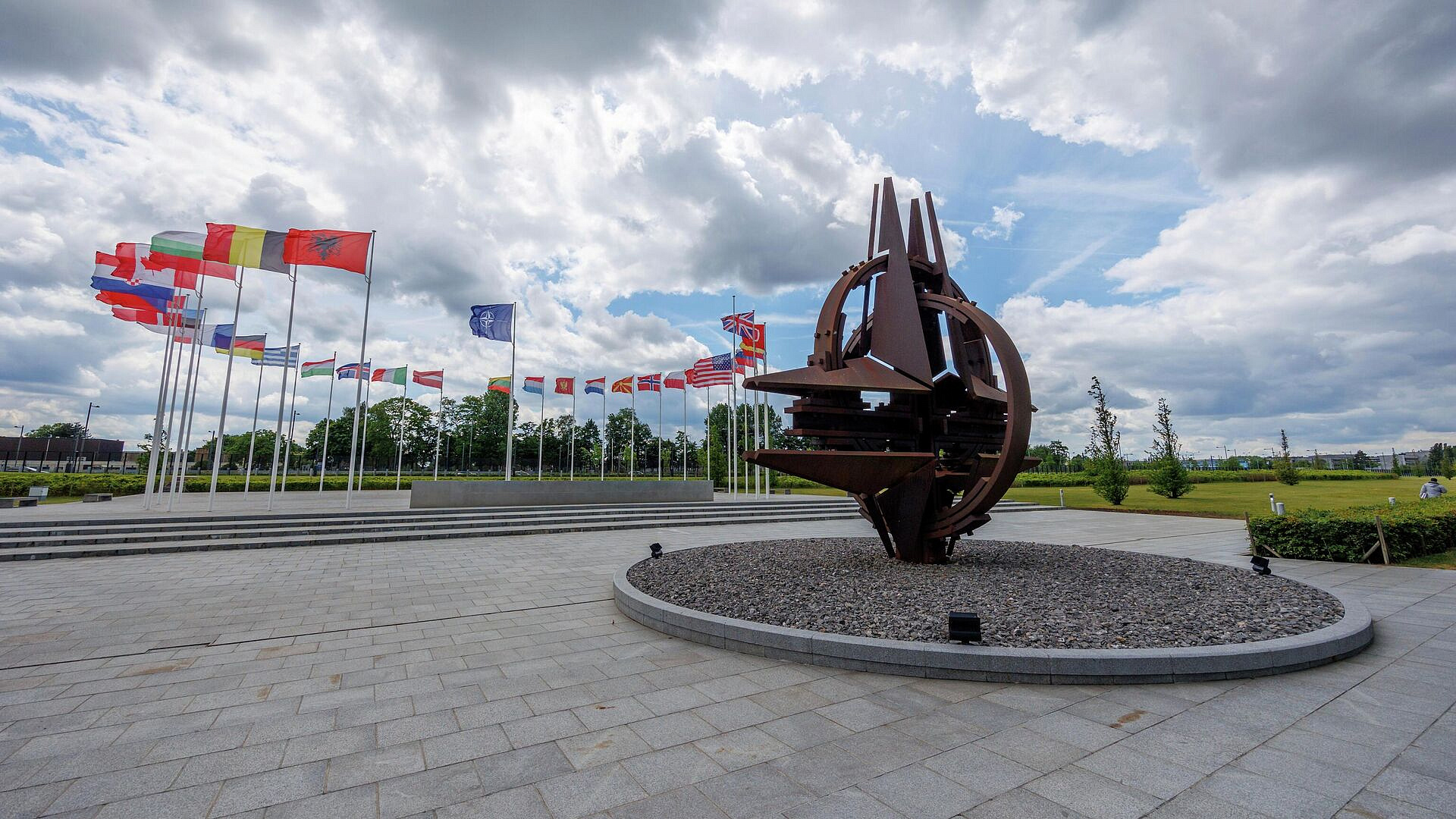 Действия НАТО не способствуют стабильности на Кавказе, считают в Кремле