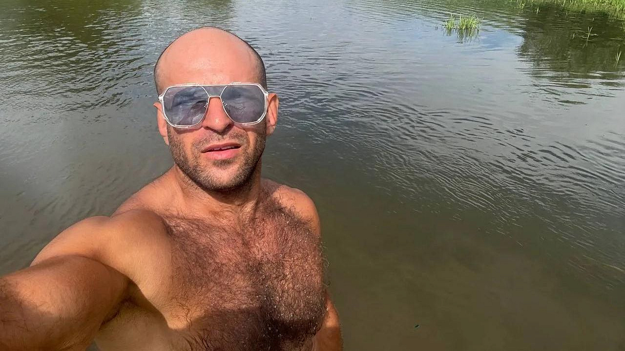 "Русский Стэтхэм" рассказал, что любит борьбу и зимнее плавание