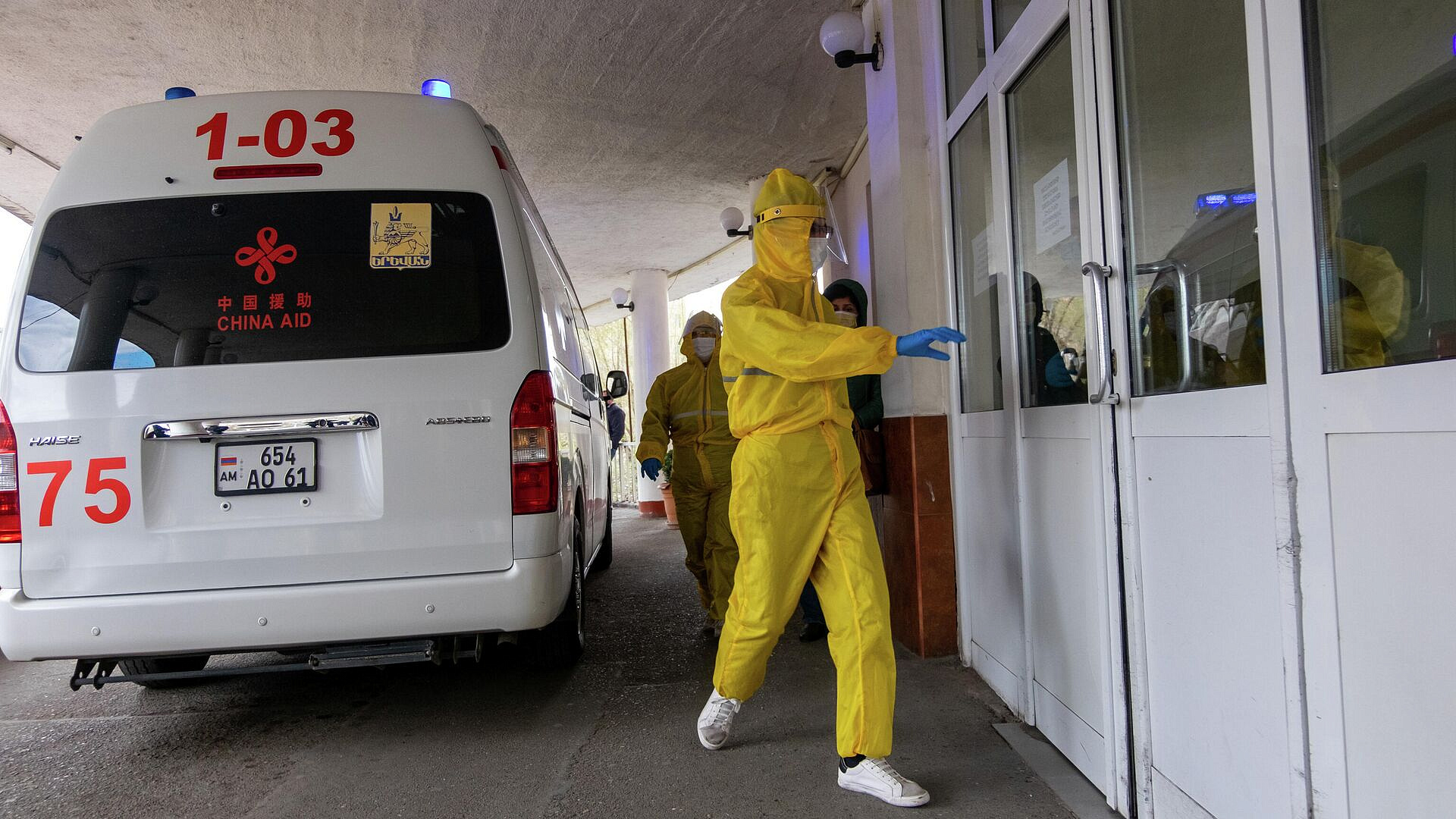 В Армении на бутылочном заводе обрушилась печь, пострадали два человека