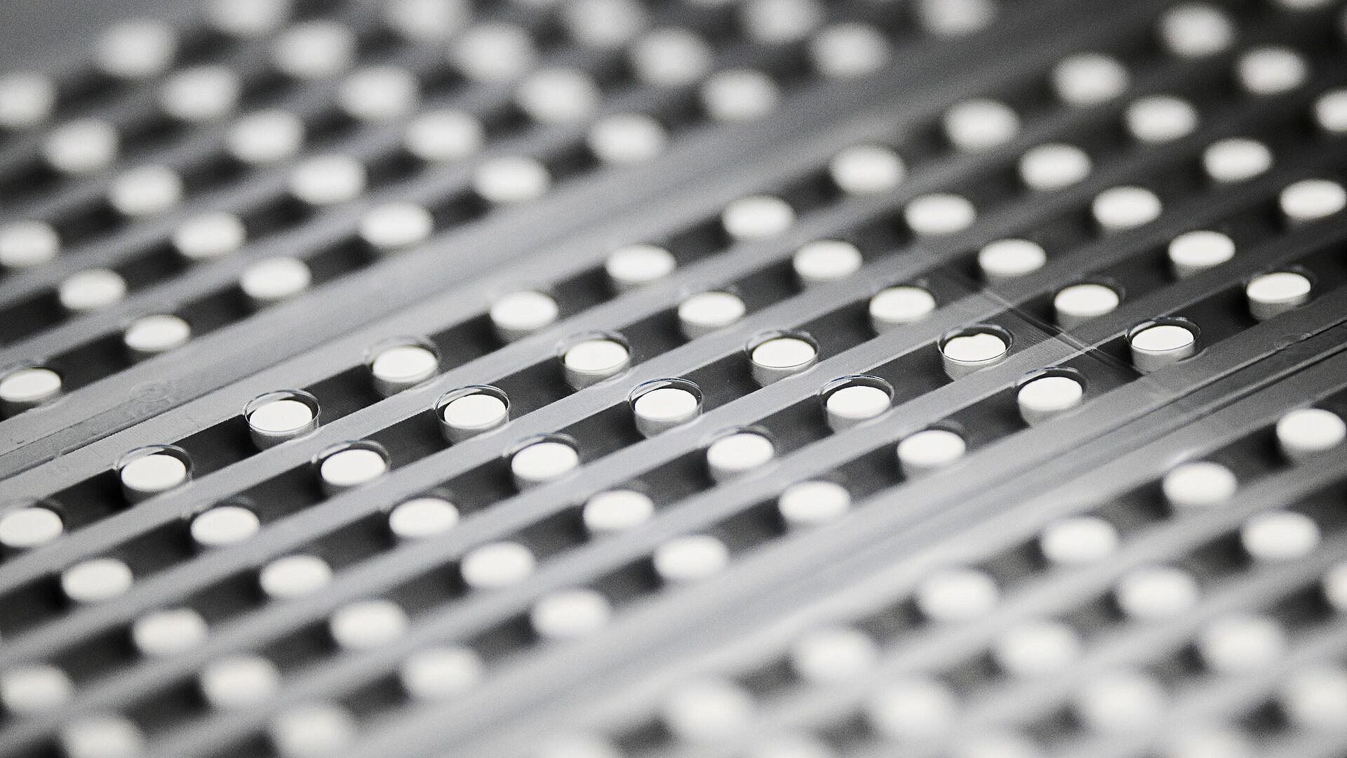 В России заблокировали около пяти тысяч сайтов за продажу запрещенных БАДов