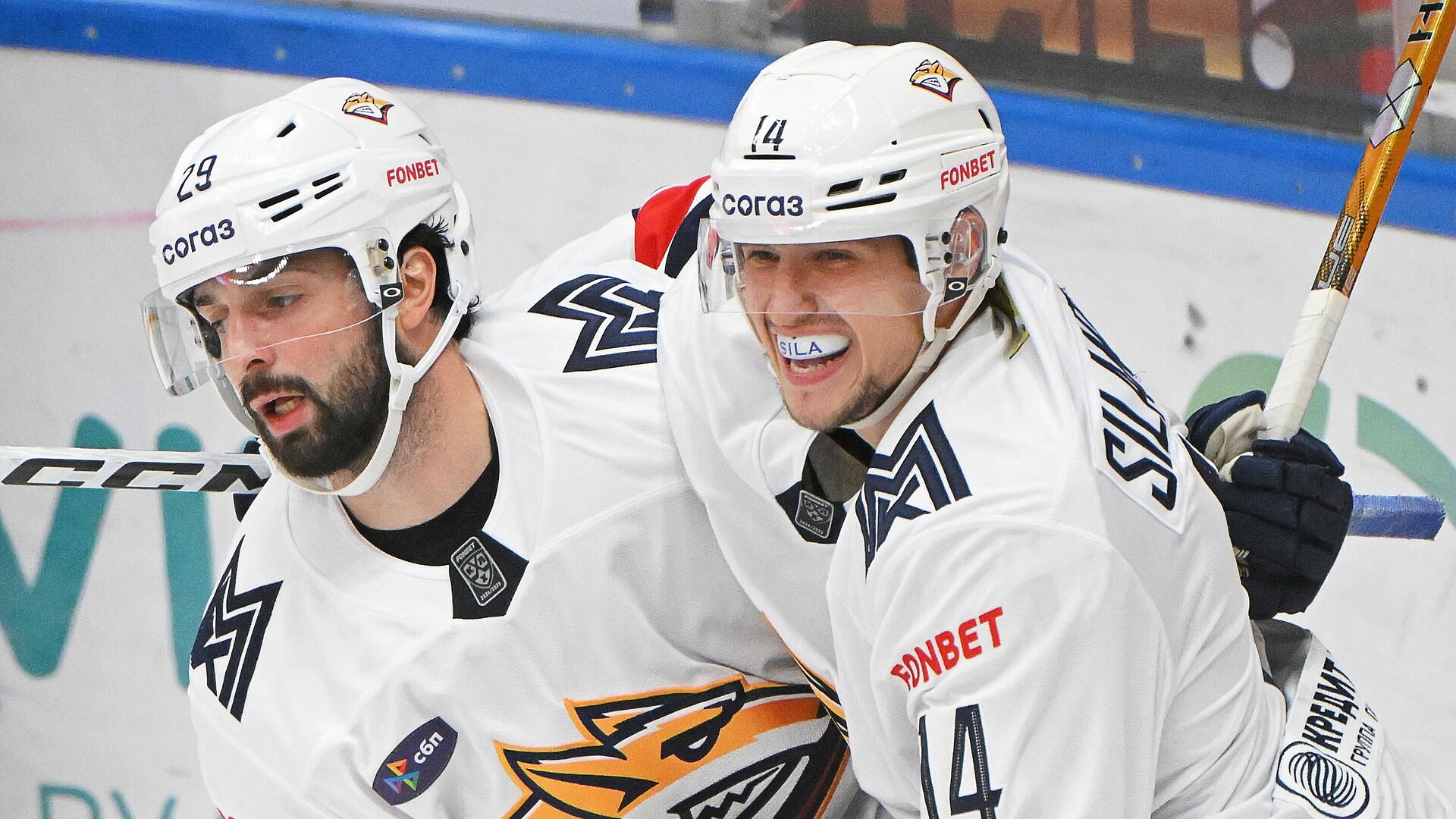 Хоккеист "Металлурга" Силантьев получил травму в матче КХЛ