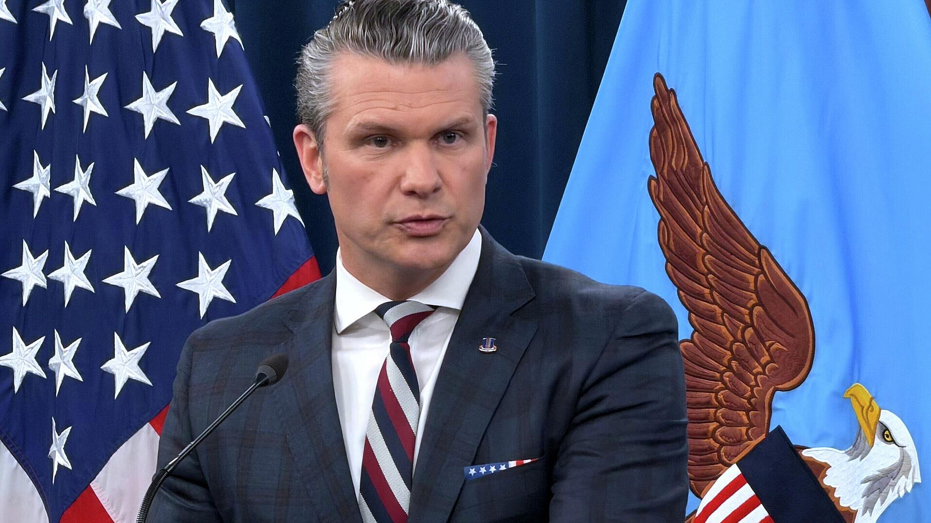 Хегсет заявил, что не присутствовал во время разговора Путина и Трампа