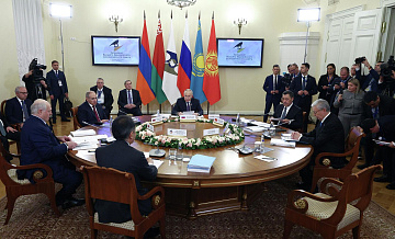 Путин поздравил участников заседания ВЕЭС с наступающим Новым годом