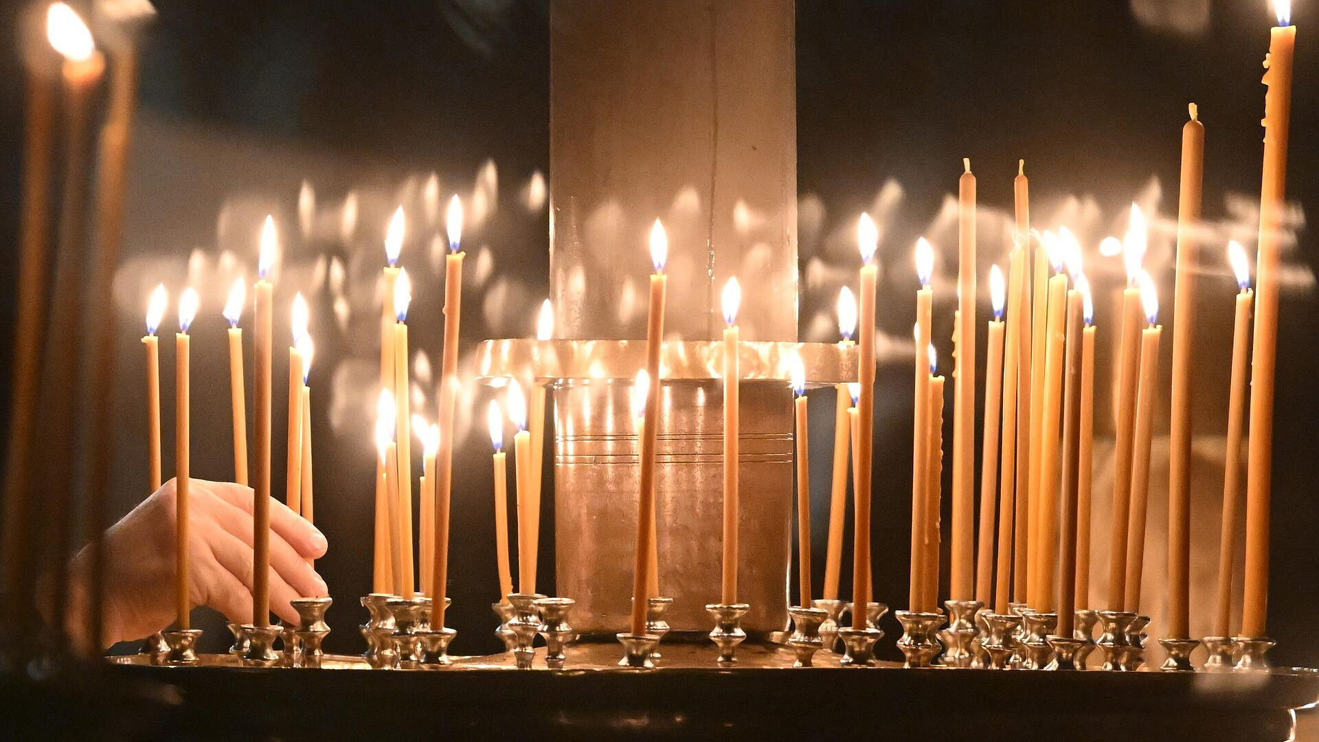 В РПЦ рассказали, почему на Сретение освящают свечи