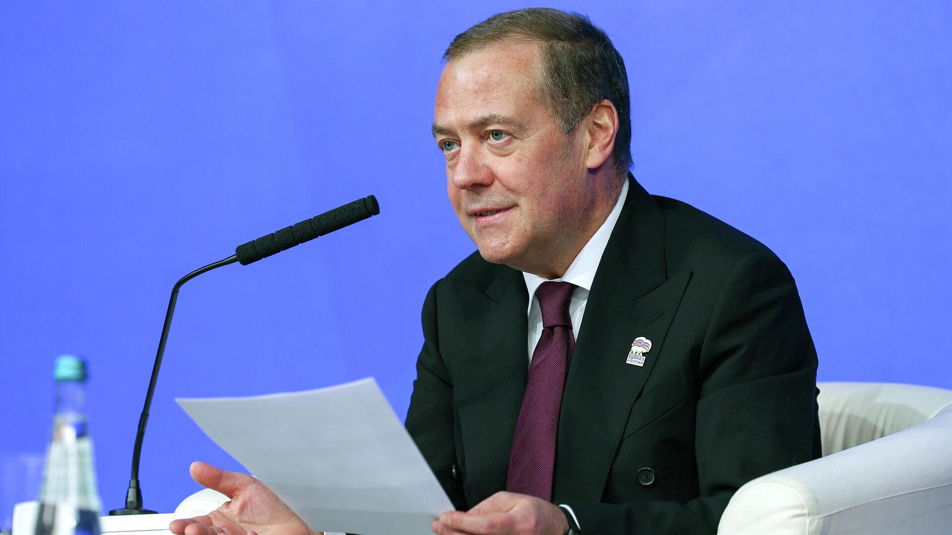 Медведев отметил труд российских женщин в зоне СВО