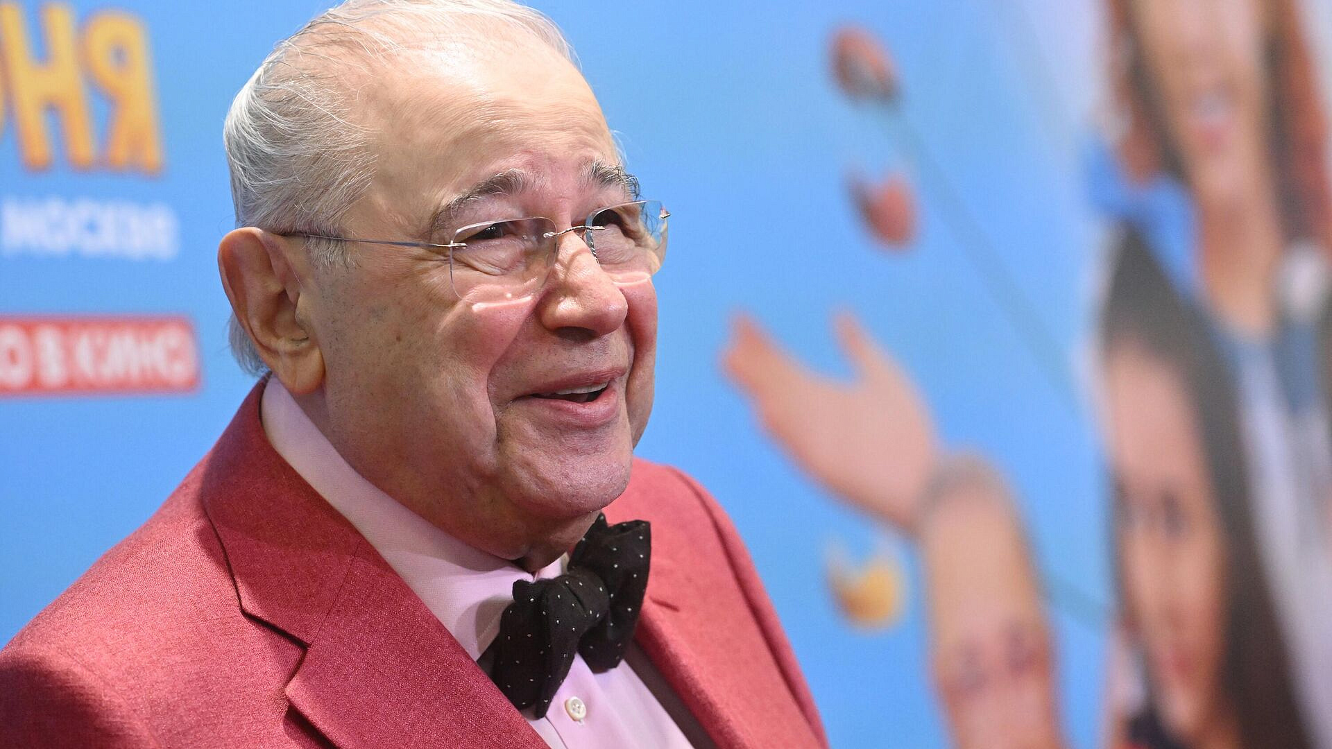 Петросян считает, что Фицо повторил его шутку про русских и шнурки