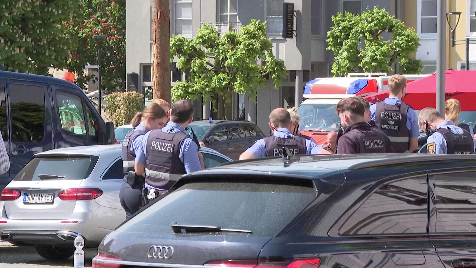В банке на западе Германии захватили заложников