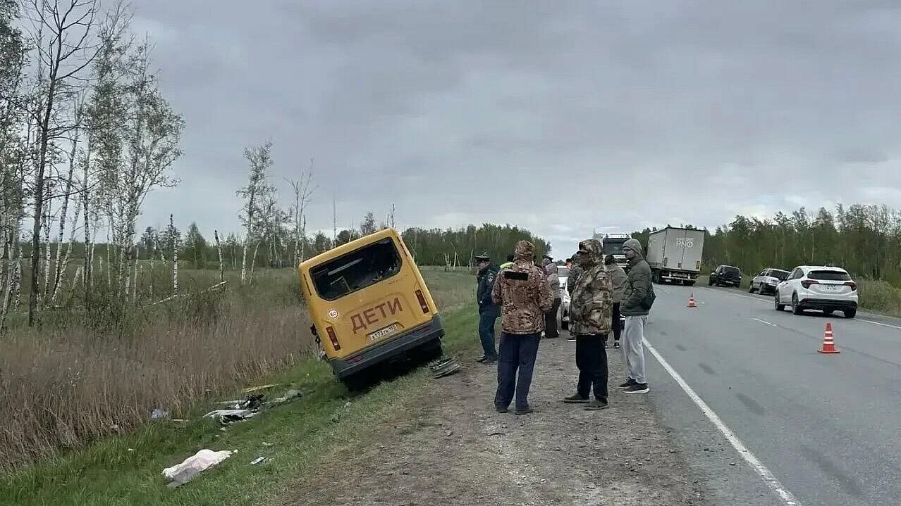 Пострадавшим в ДТП с автобусом в Омской области начали оказывать помощь