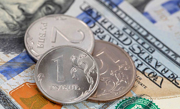 Рубль сильно подешевел по отношению к доллару и евро