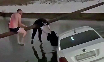 В Махачкале возбудили дело после падения автомобилей в канал
