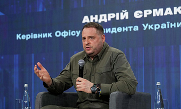 Стало известно о доходах экс-главы офиса Зеленского при увольнении