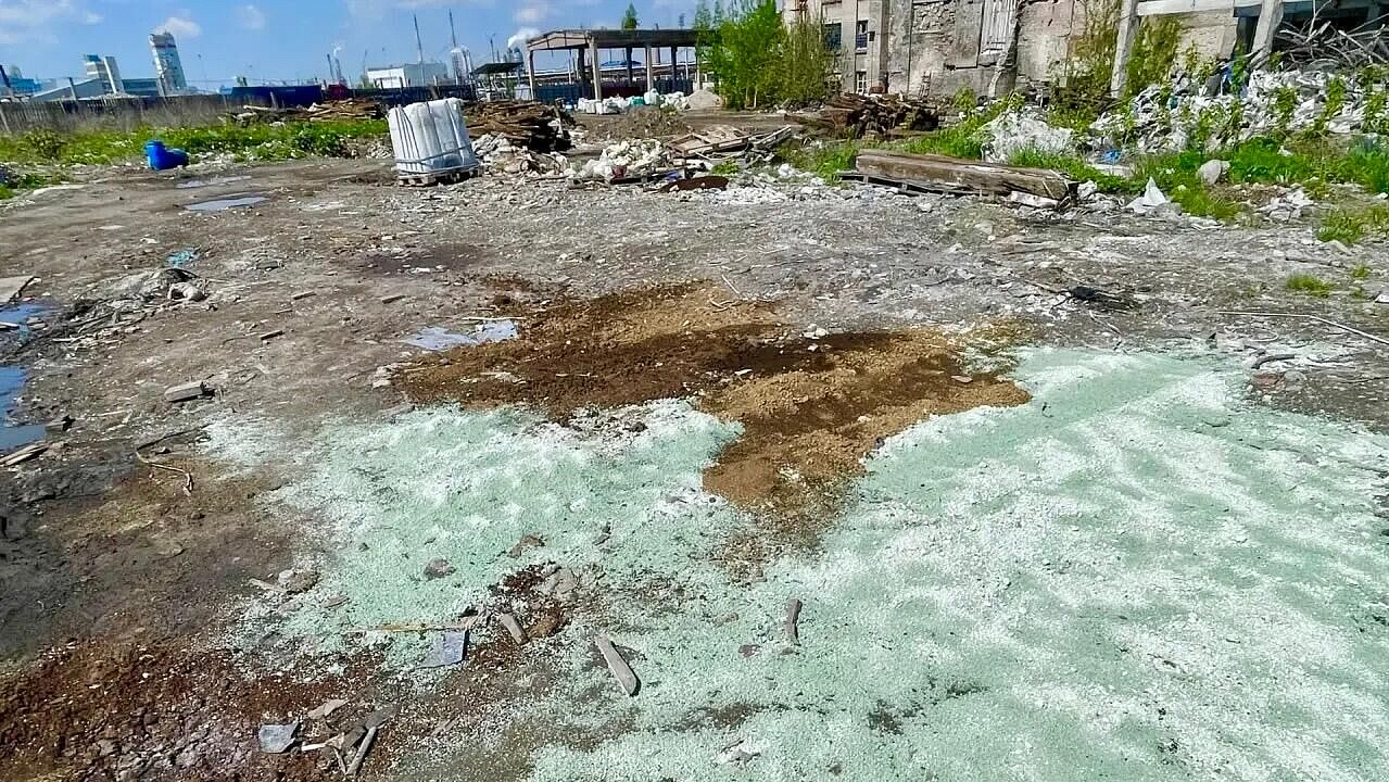 В Тульской области обнаружили свалку опасных химических отходов