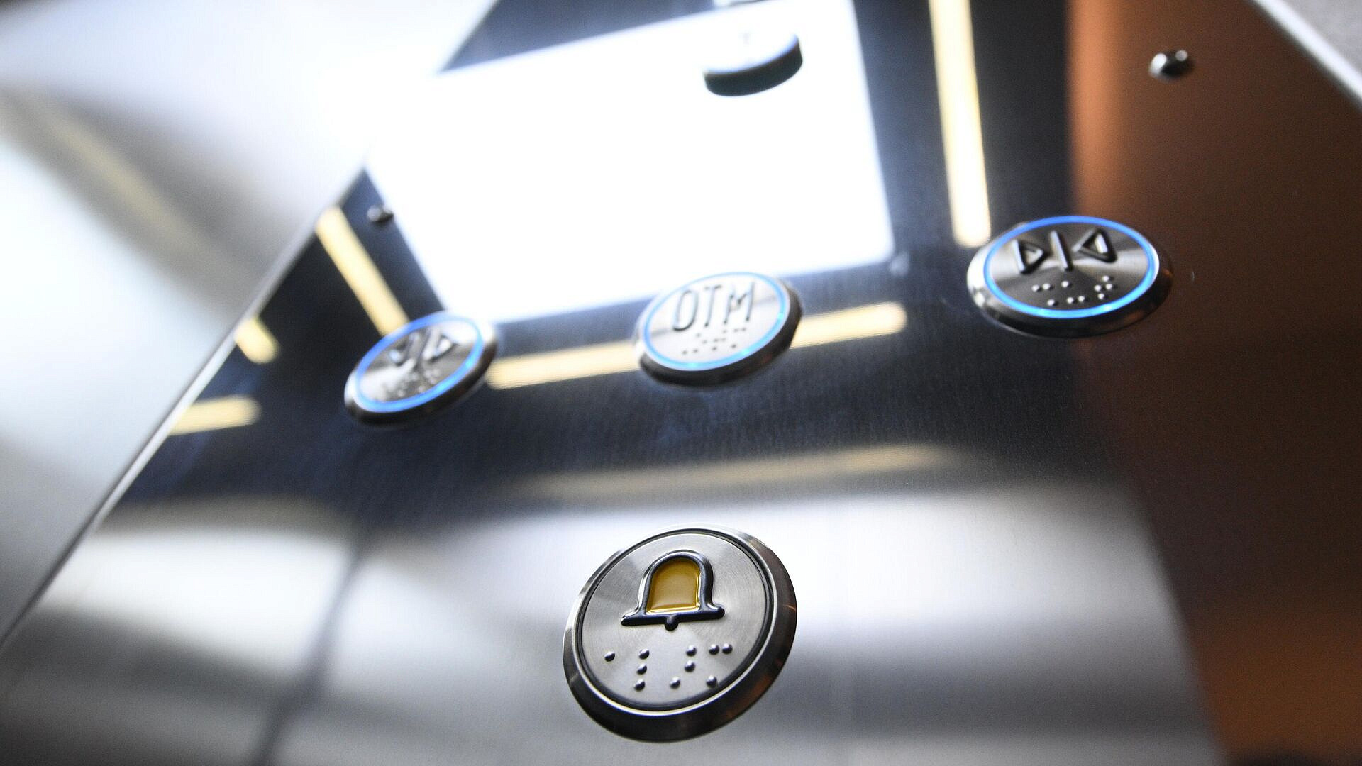 В Москве за год заменили около 4,5 тысячи лифтов