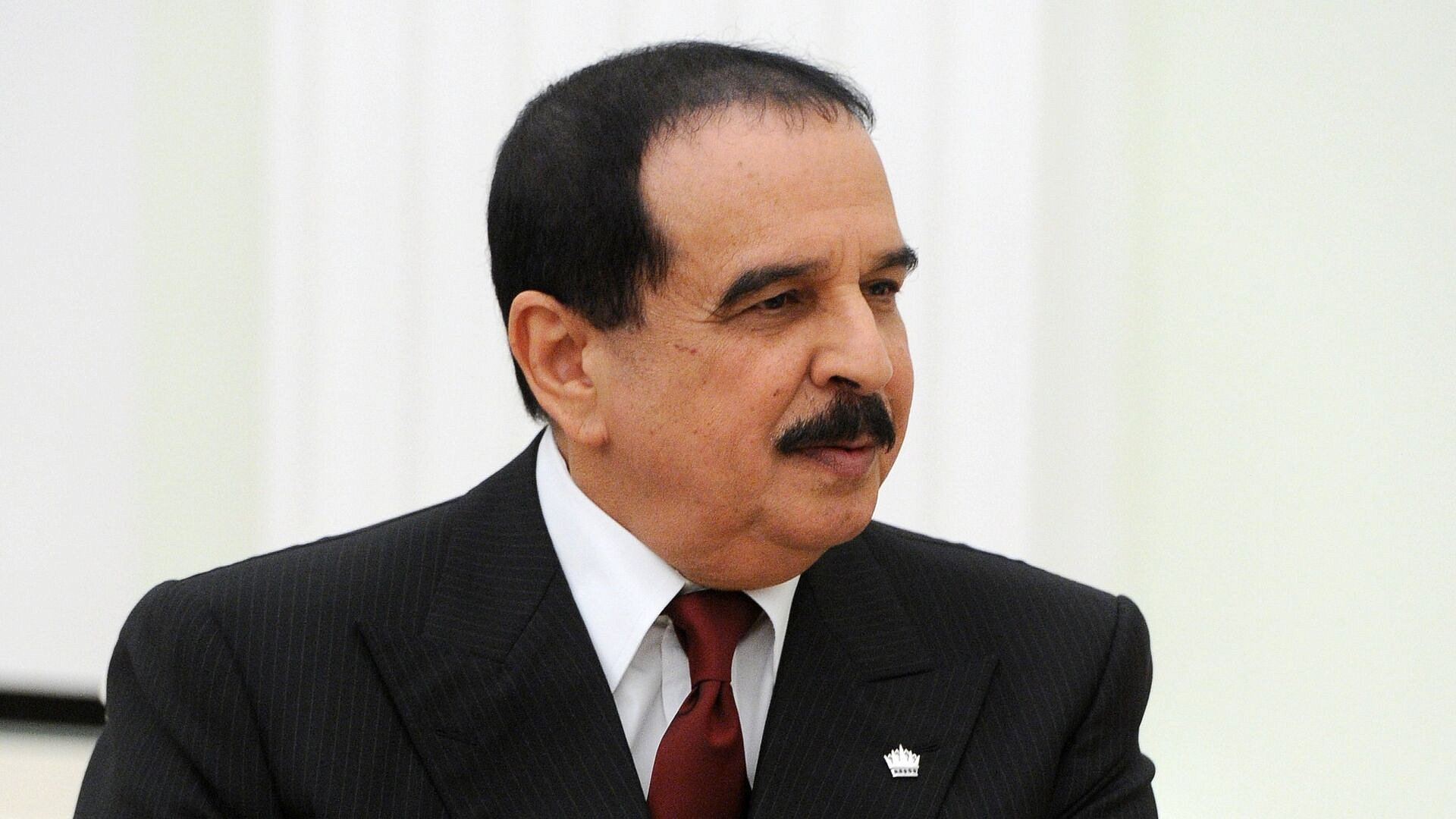 Король Бахрейна поздравил Путина с переизбранием