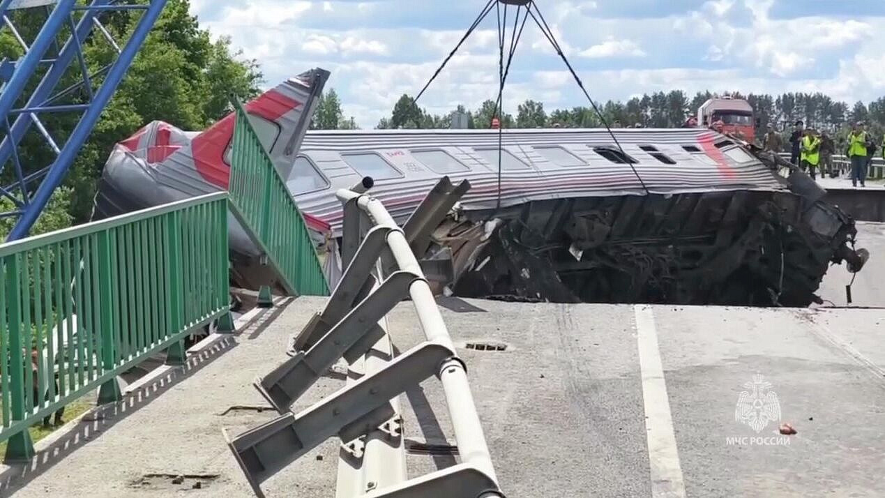 Пострадавших при ЧП с поездом под Брянском выписали из стационаров