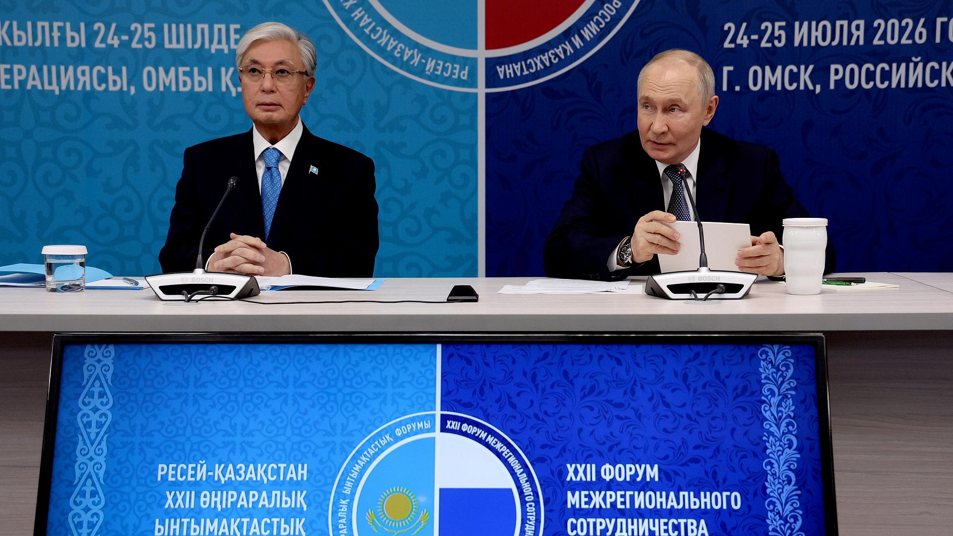Токаев подарил Путину картину с Достоевским и Валихановым