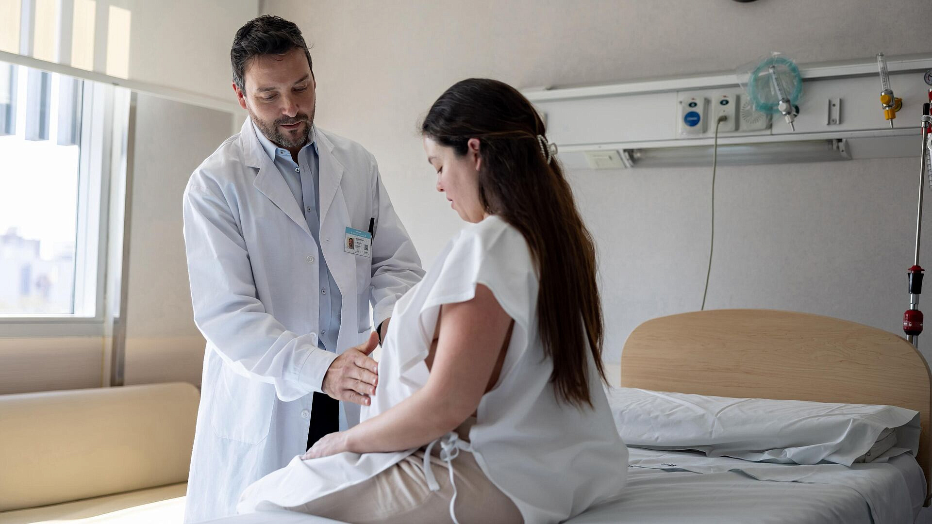 В РПЦ предложили финансово стимулировать медиков помогать в родах