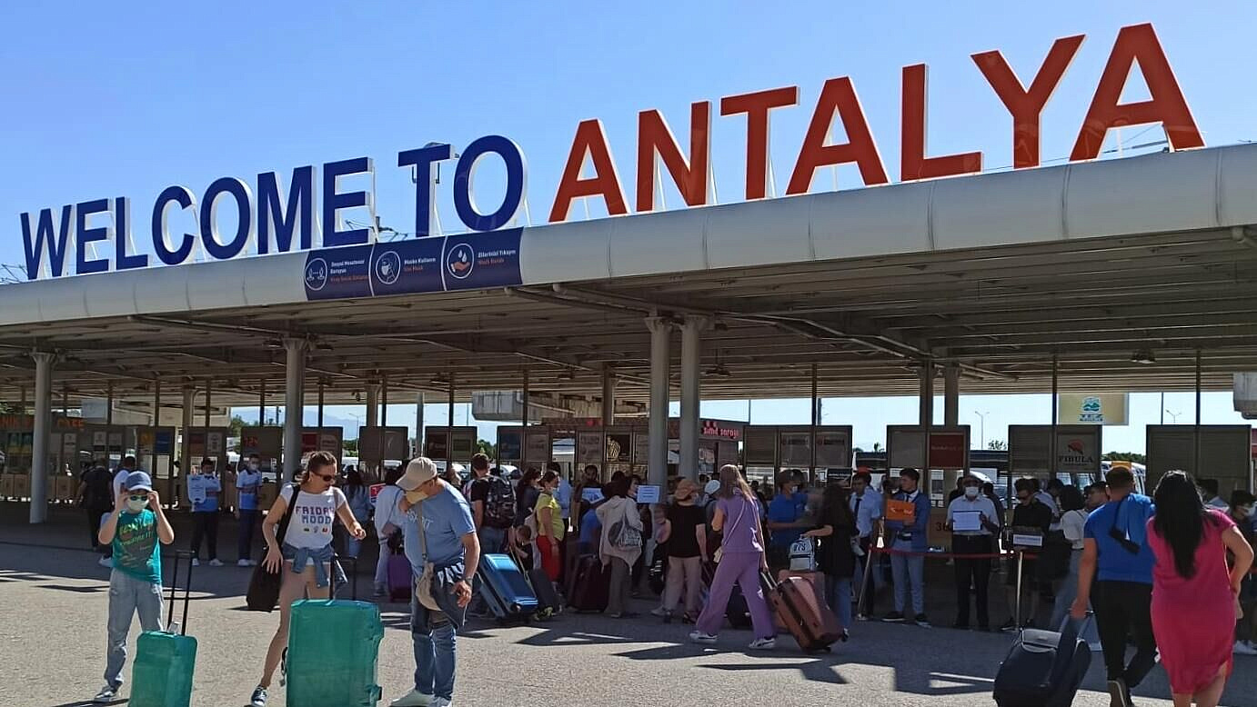 Воздушное пространство Турции открыто для гражданских рейсов