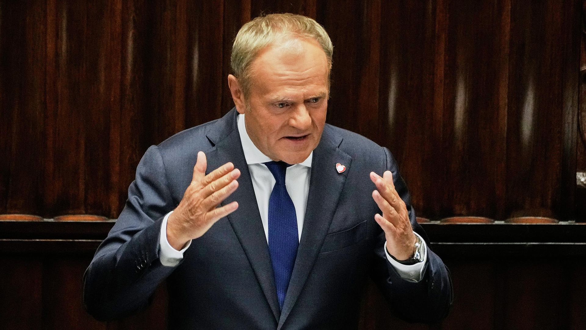 Польша больше не может сдерживать цены на топливо, заявил Туск
