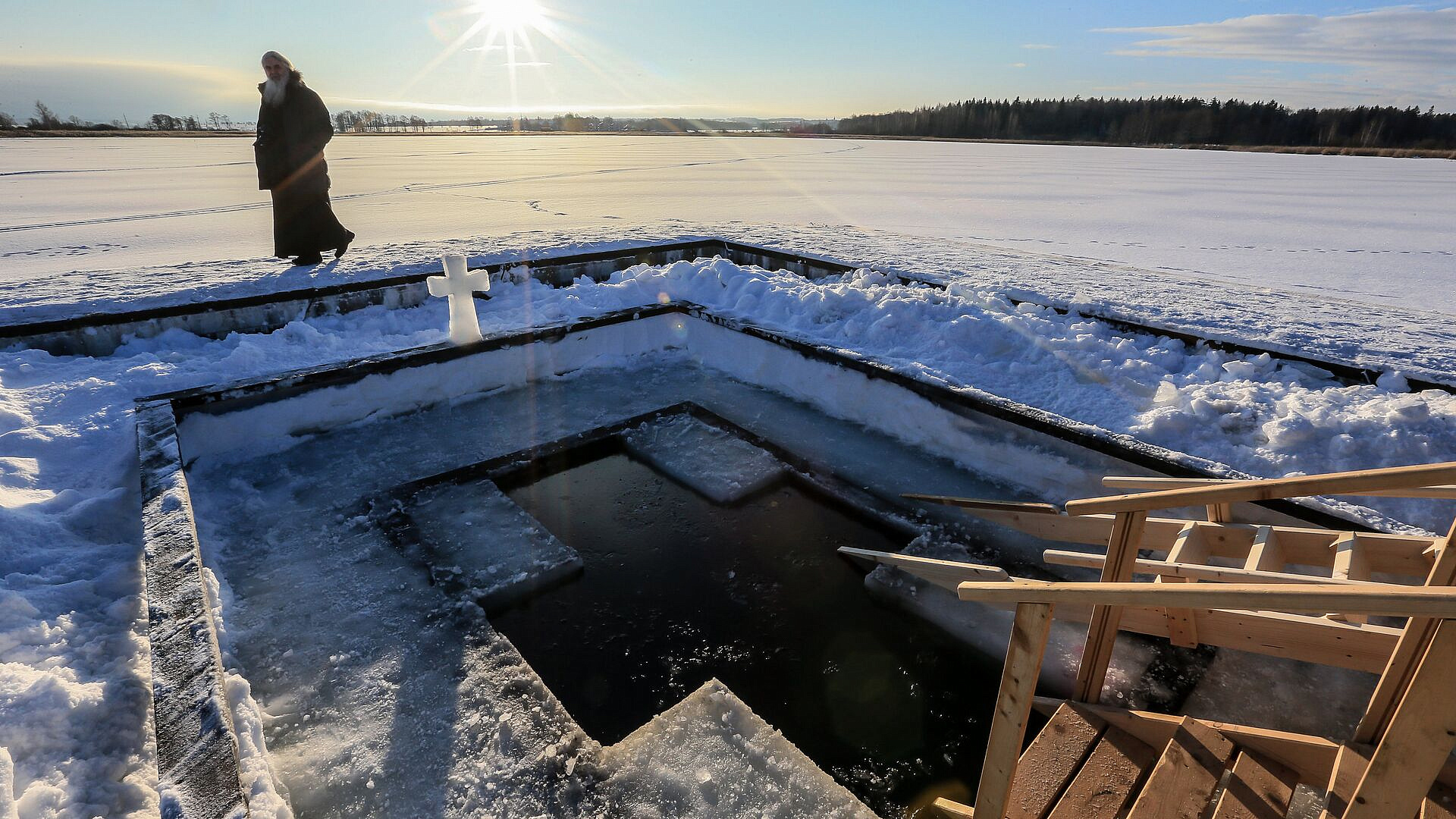 В Подмосковье подготовили купели для крещенских купаний