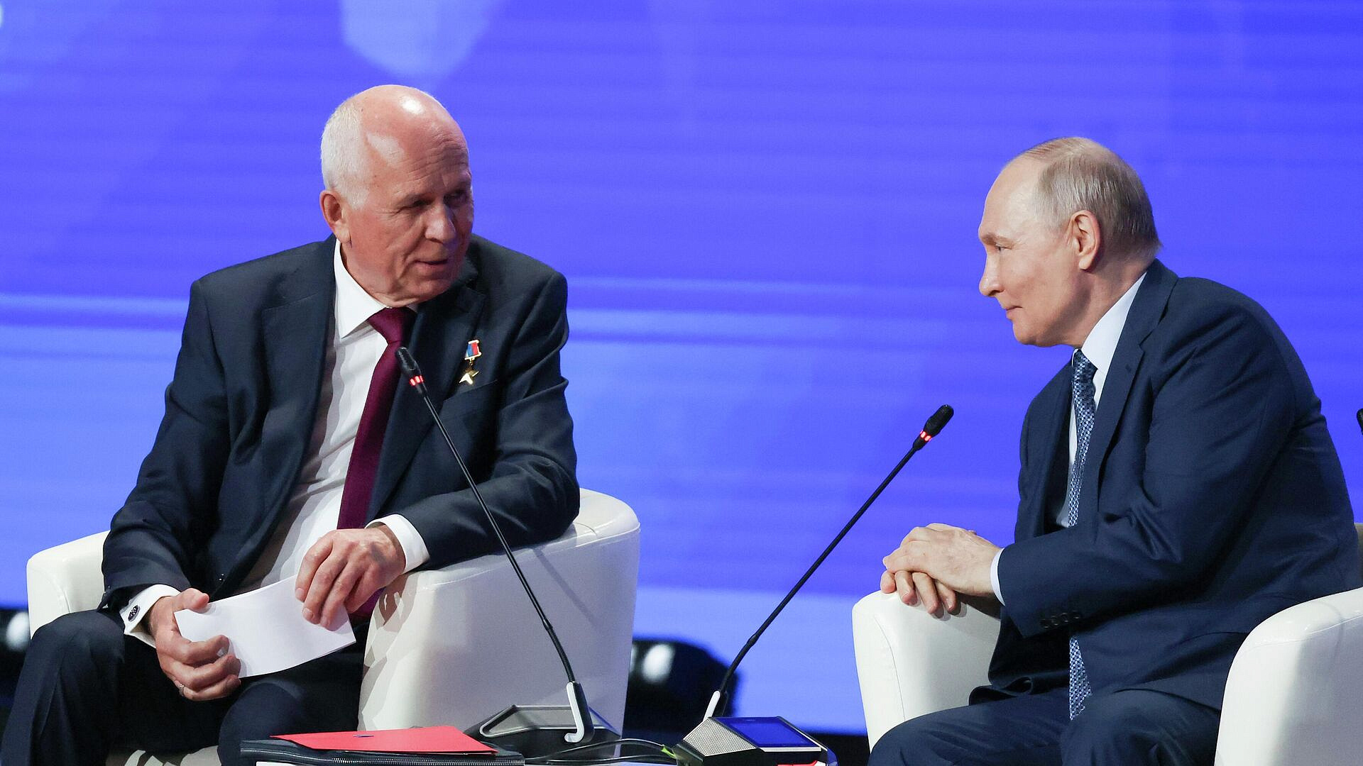 Чемезов в кругу машиностроителей предложил тост за Путина