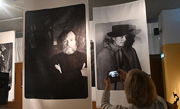 В Музее кино открылась выставка к 100-летию Смоктуновского 