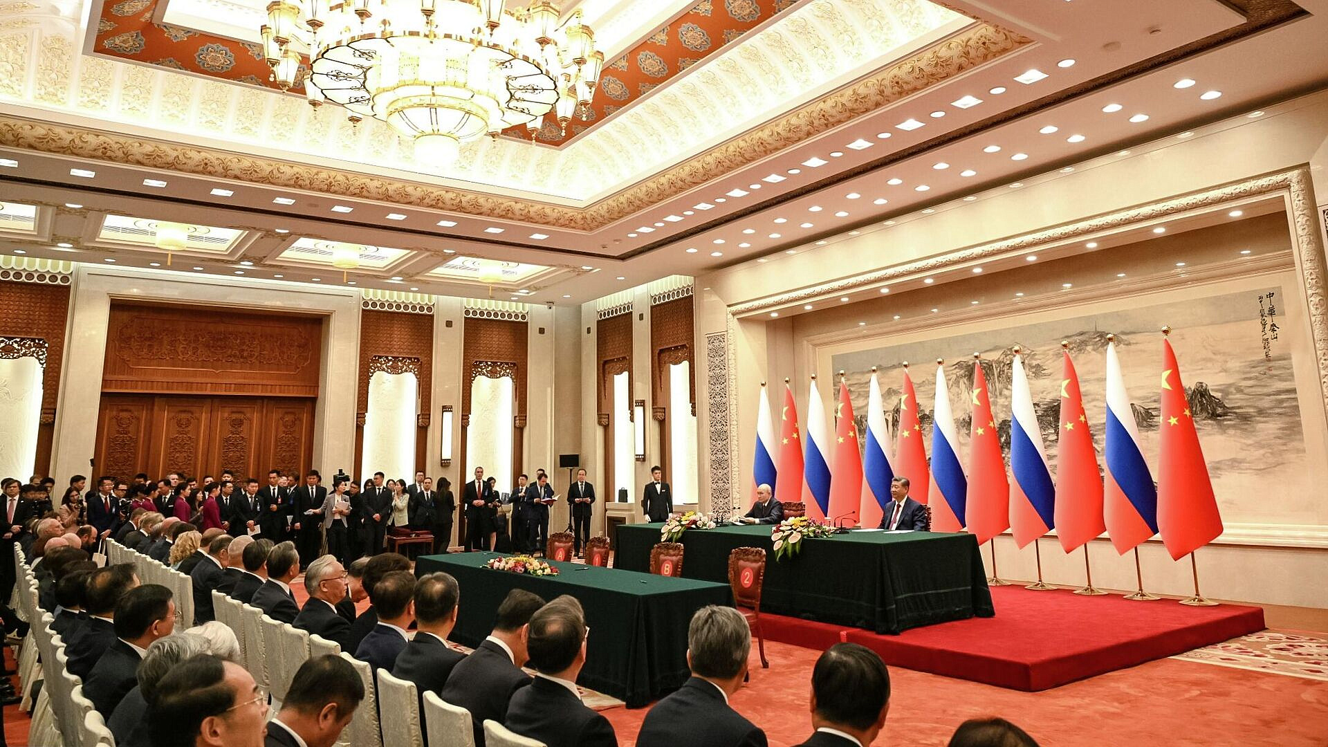 Россия и Китай выступают за защиту международного права, заявил Путин