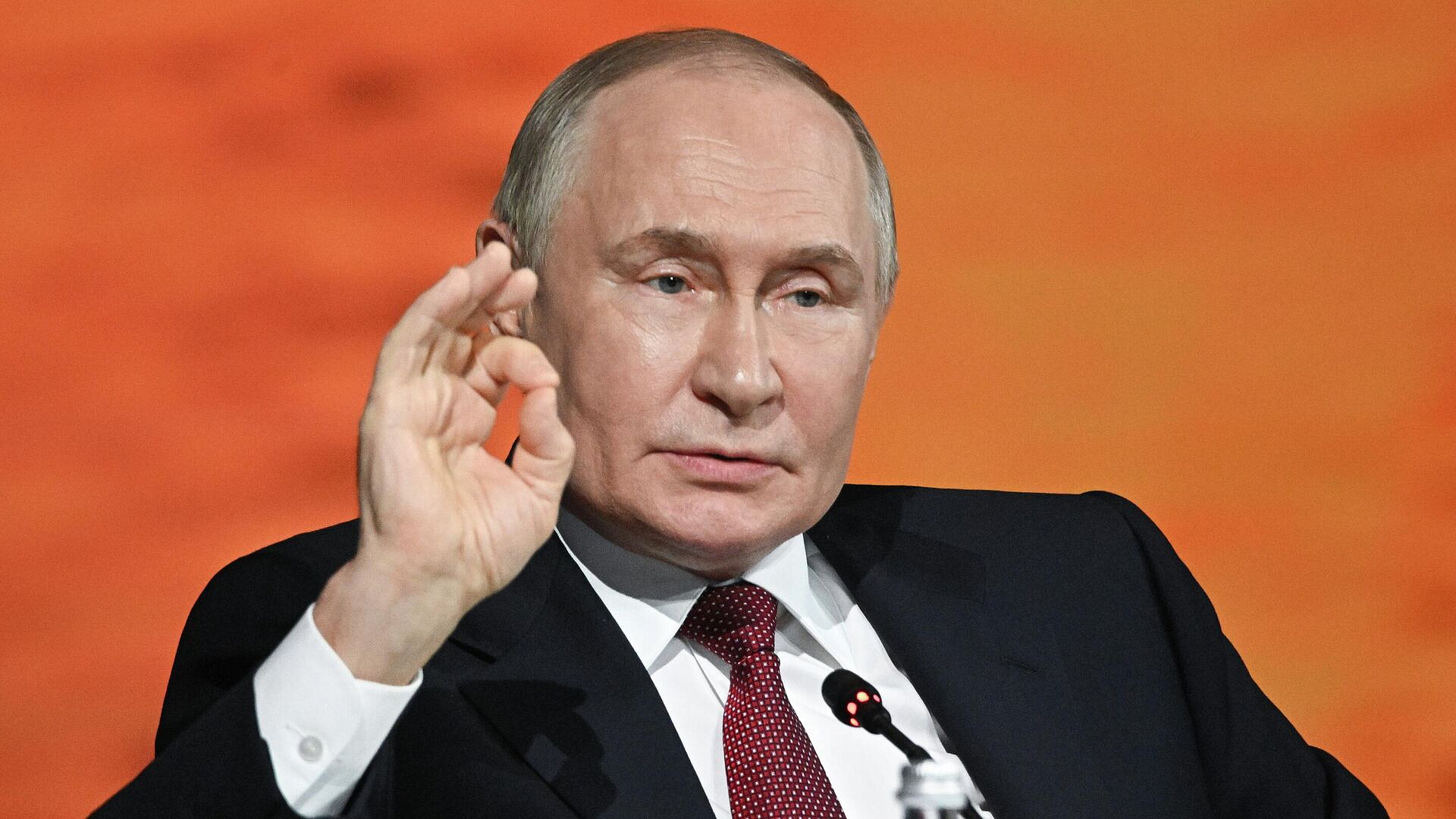 Путин оценил темпы роста промышленности в России