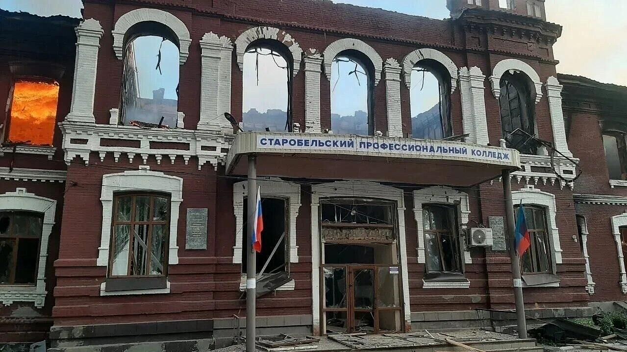 Четыре дрона нанесли прицельный удар по колледжу в ЛНР, сообщил СК