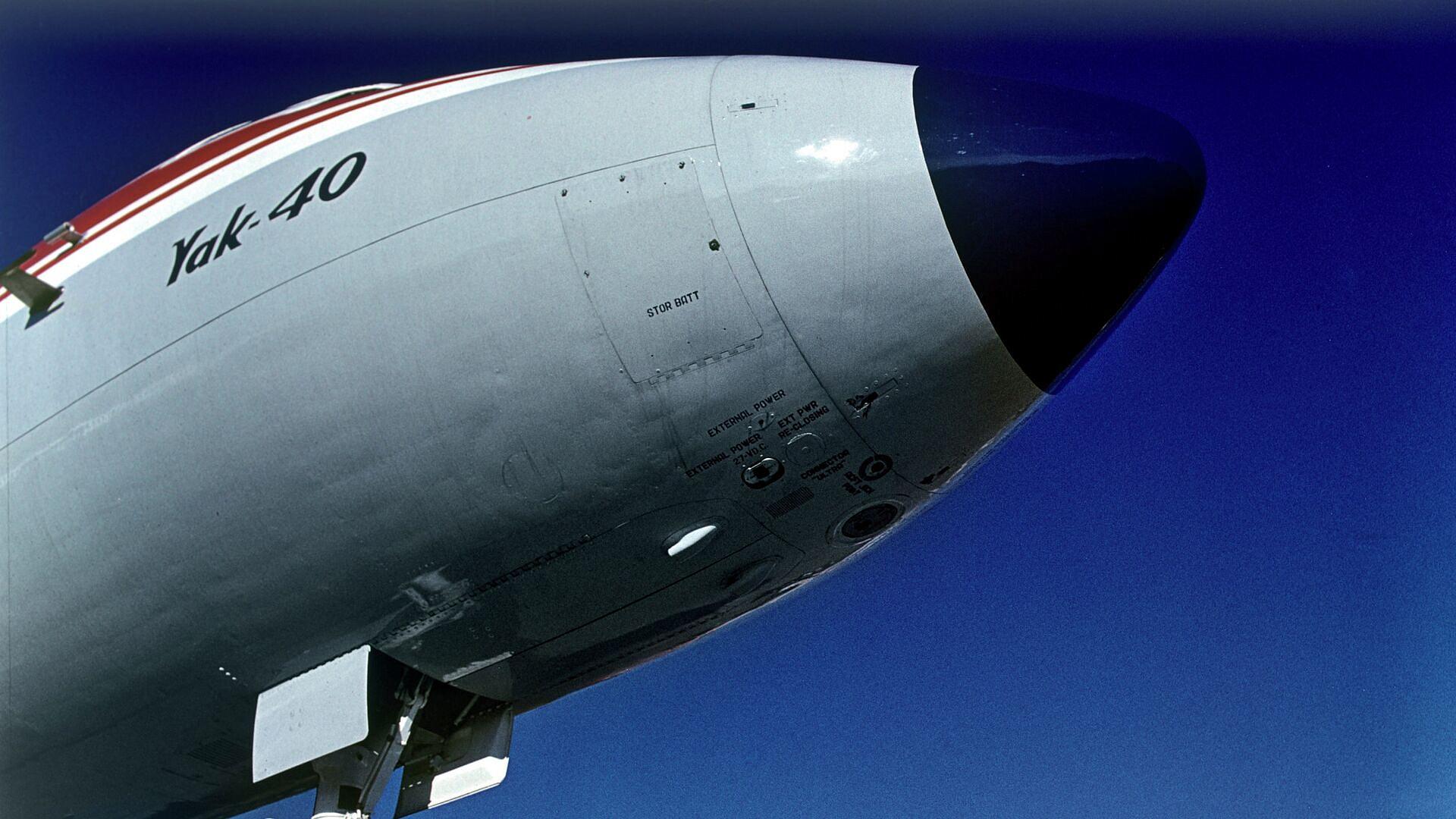 Самолет, летевший из Вологды в Москву, вернулся из-за срабатывания датчика