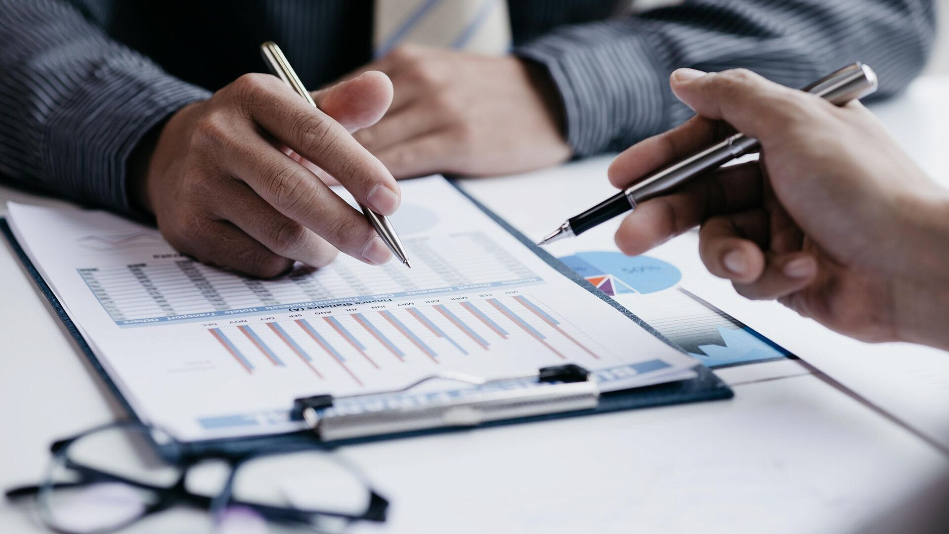 Назван способ выгодно вложить 100 тысяч рублей в 2026 году