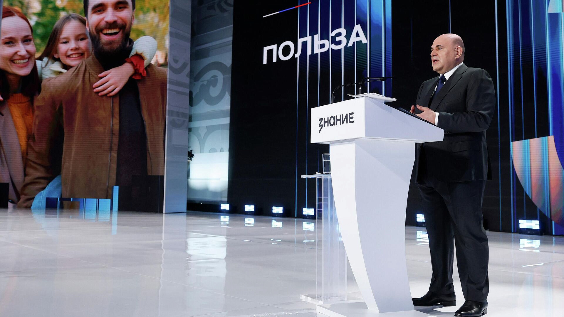 Мишустин призвал молодежь учиться управлять своим временем