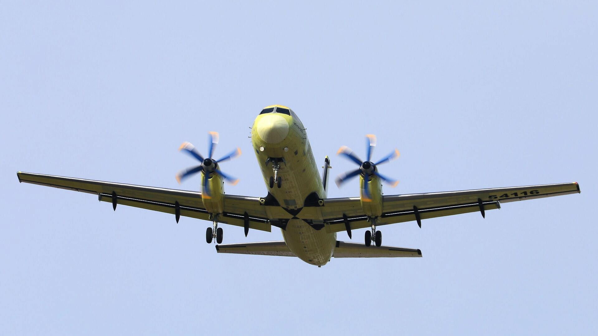 Савельев рассказал о первых контрактах на поставку Ил-114-300