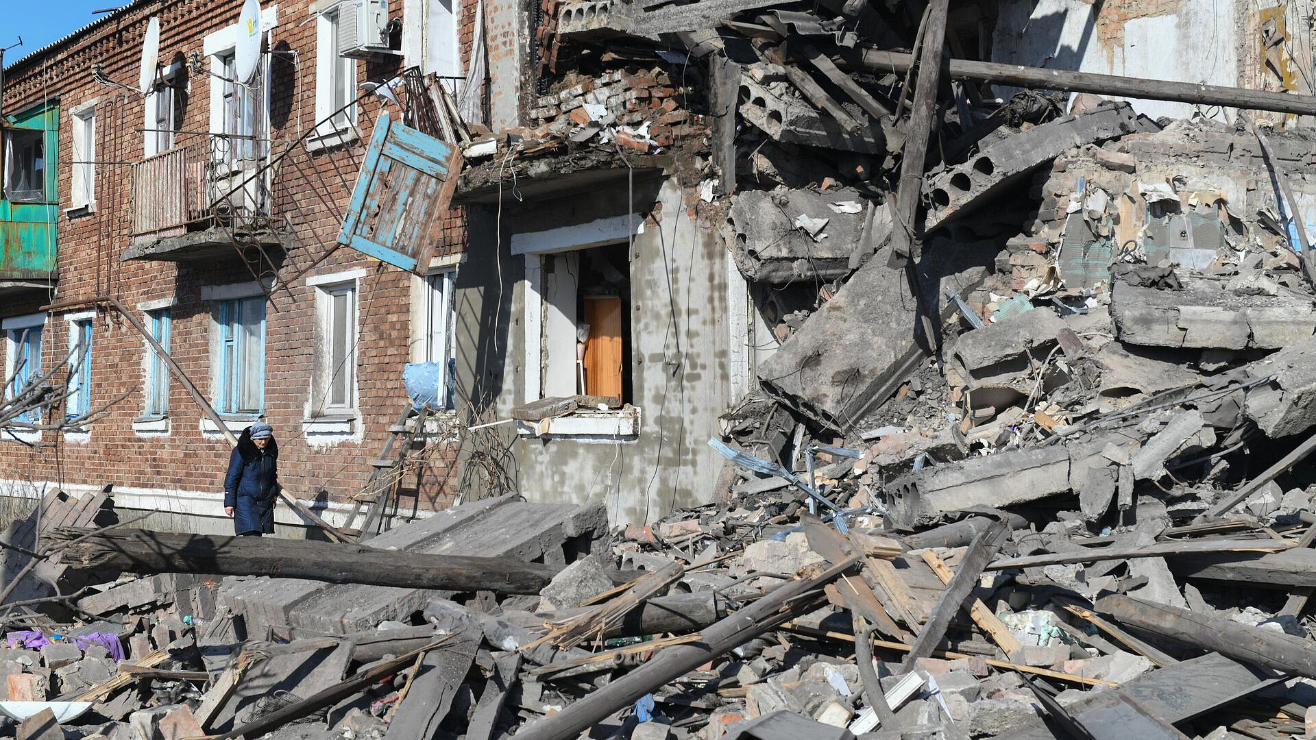 При обстрелах ДНР за неделю погибли семь мирных жителей, 46 пострадали