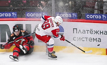 Клуб КХЛ "Локомотив" заключил контракты с хоккеистами Сергеевым и Ивановым