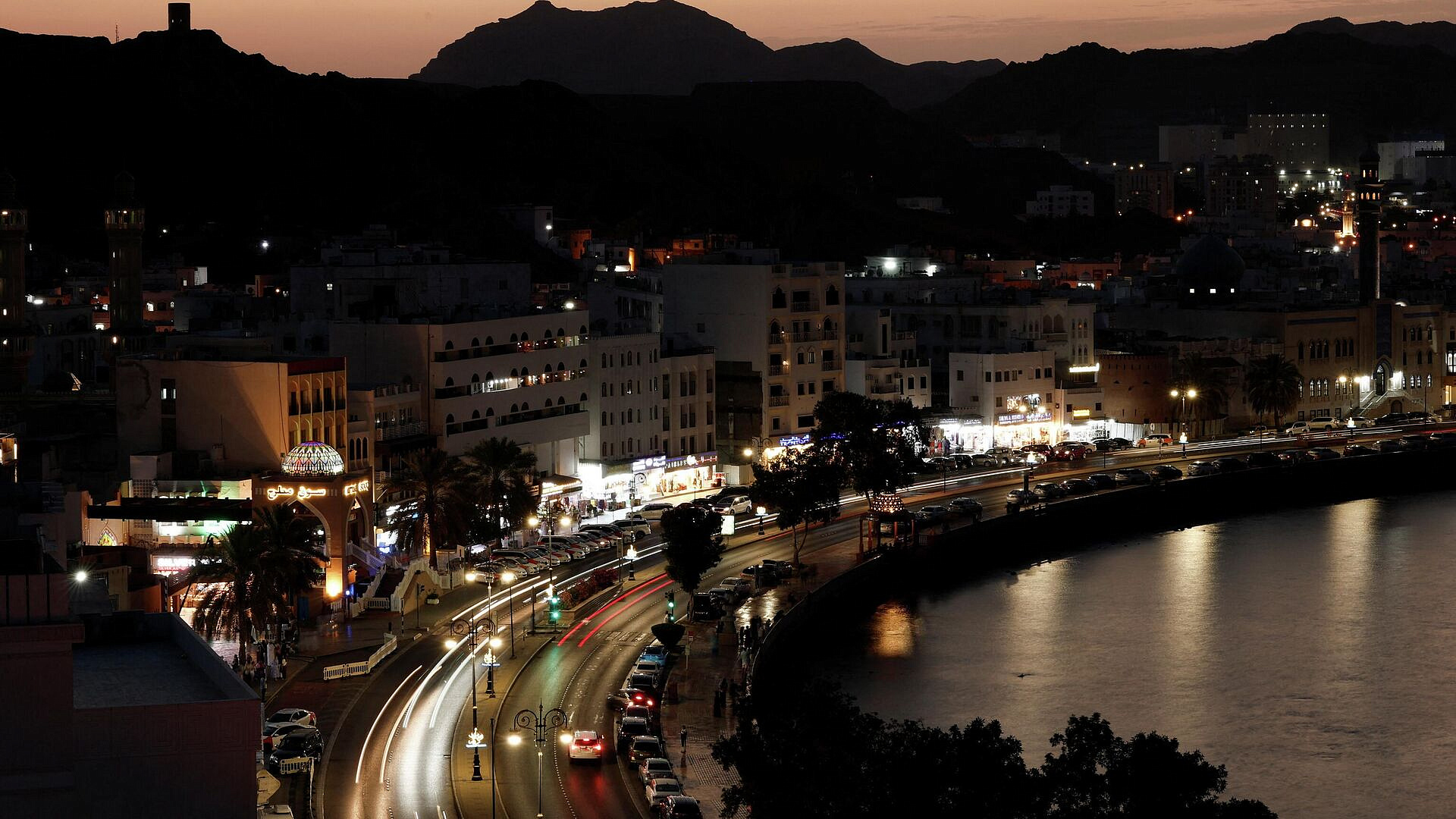 Оман эвакуировал суда из нефтяного терминала в районе Мина-аль-Фахал