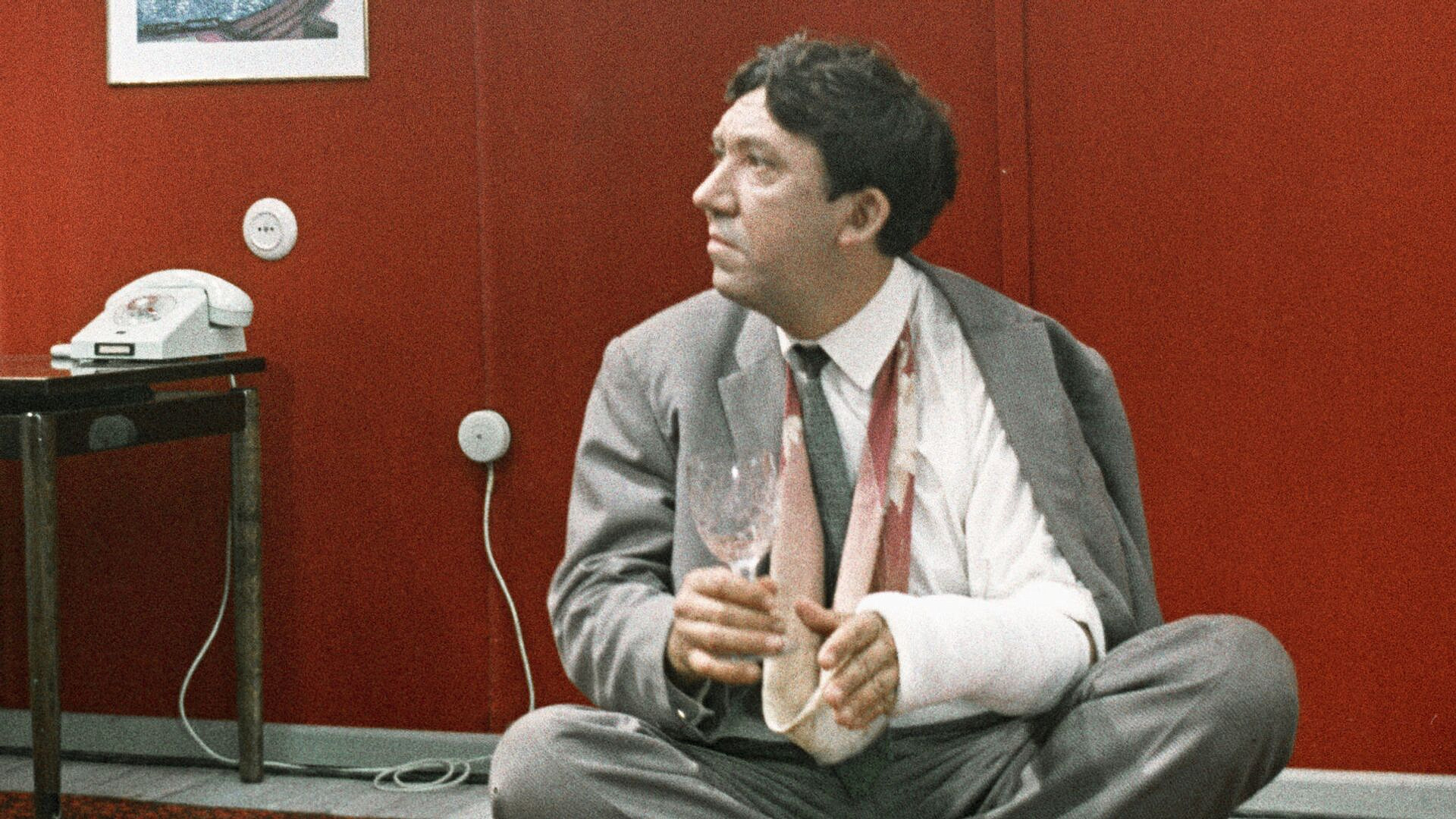 Как переводится "Цигель, цигель, ай-лю-лю" из "Бриллиантовой руки"