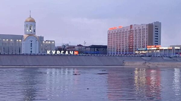 Из-за паводка в Кургане перекрыли дорогу к одному из микрорайонов