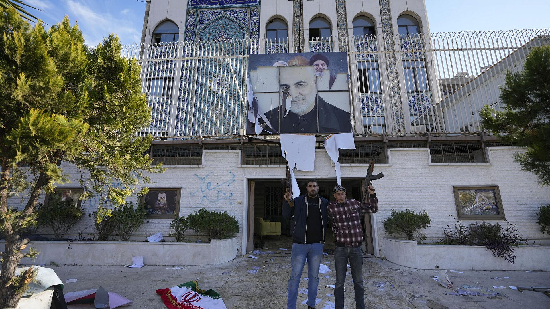 Посол Ирана опроверг сообщения о разграблении посольства в Сирии