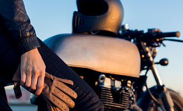 Мотоциклистам рано выезжать на непрогретый асфальт, рассказал эксперт