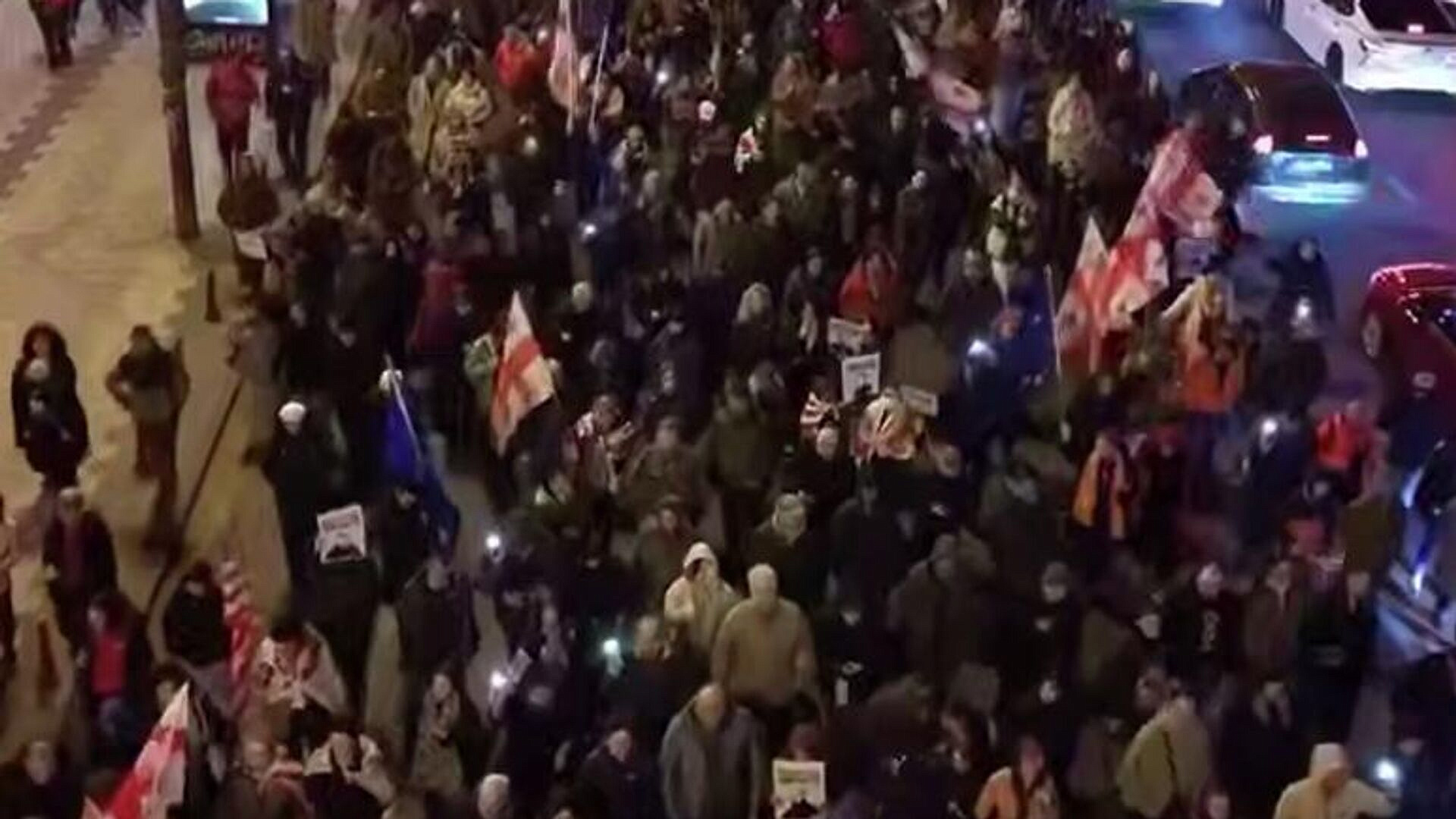 В Тбилиси проходит шествие в поддержку задержанных демонстрантов