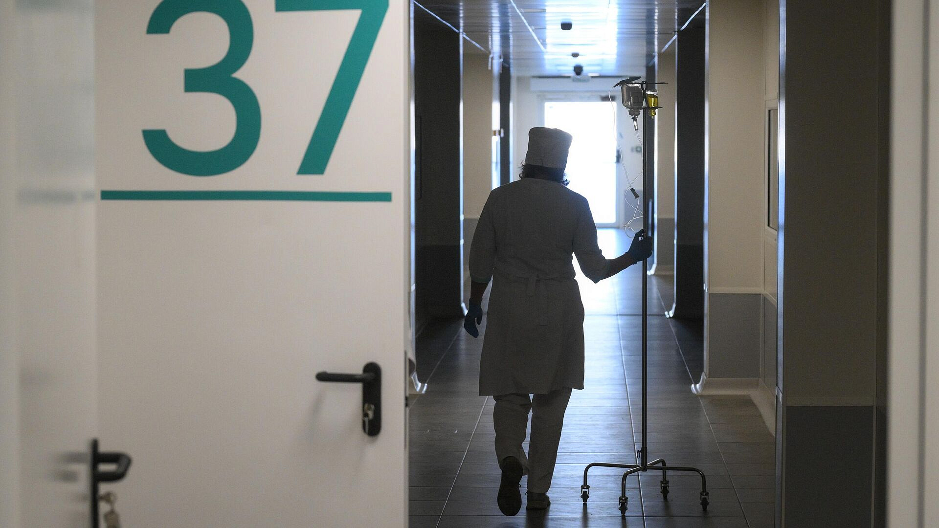 Подмосковные врачи спасли девочку, проглотившую иглу