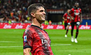 "Милан" разгромил "Верону" и вновь возглавил таблицу Серии А