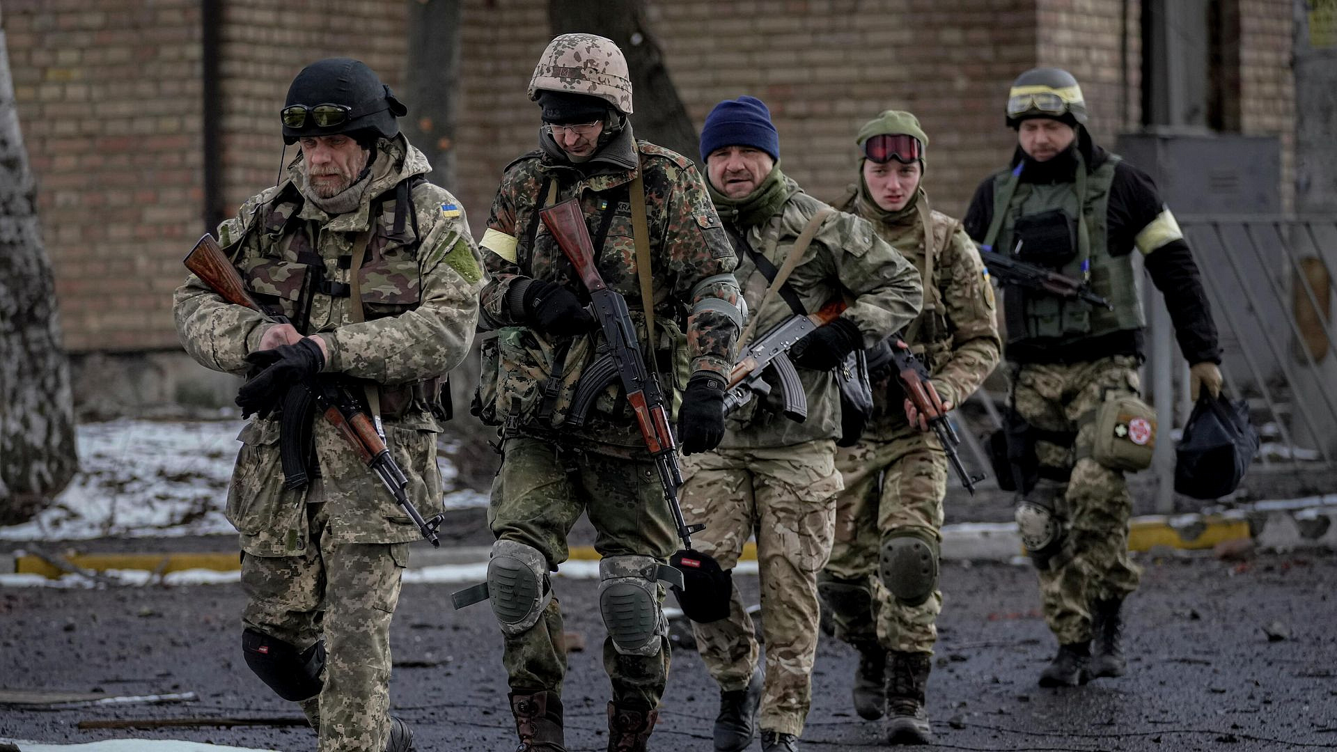 В Харькове сотрудники военкомата насильно вытащили мужчину из подъезда
