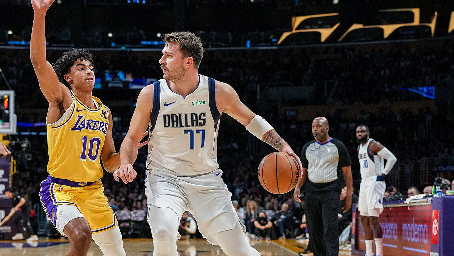 "Лейкерс" обыграли "Кливленд" в матче регулярного чемпионата НБА