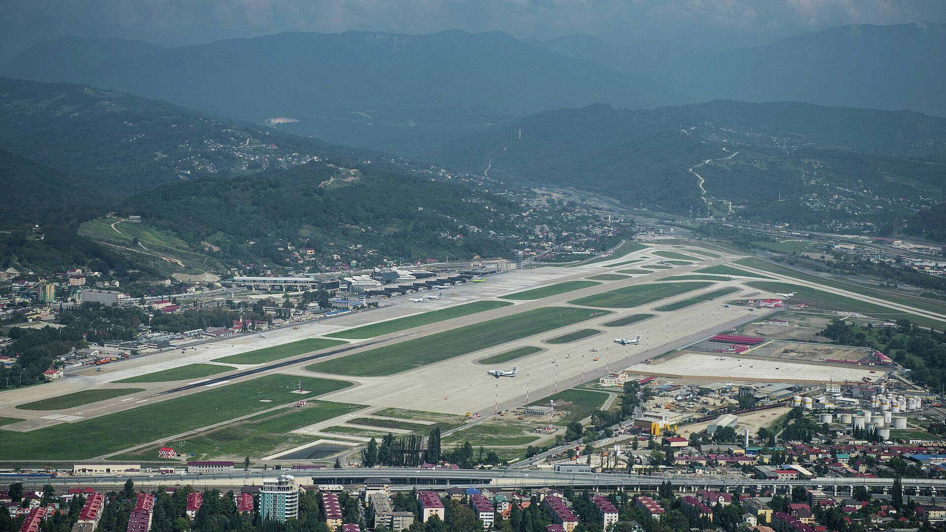 В аэропортах Геленджика, Краснодара и Сочи сняли ограничения на полеты
