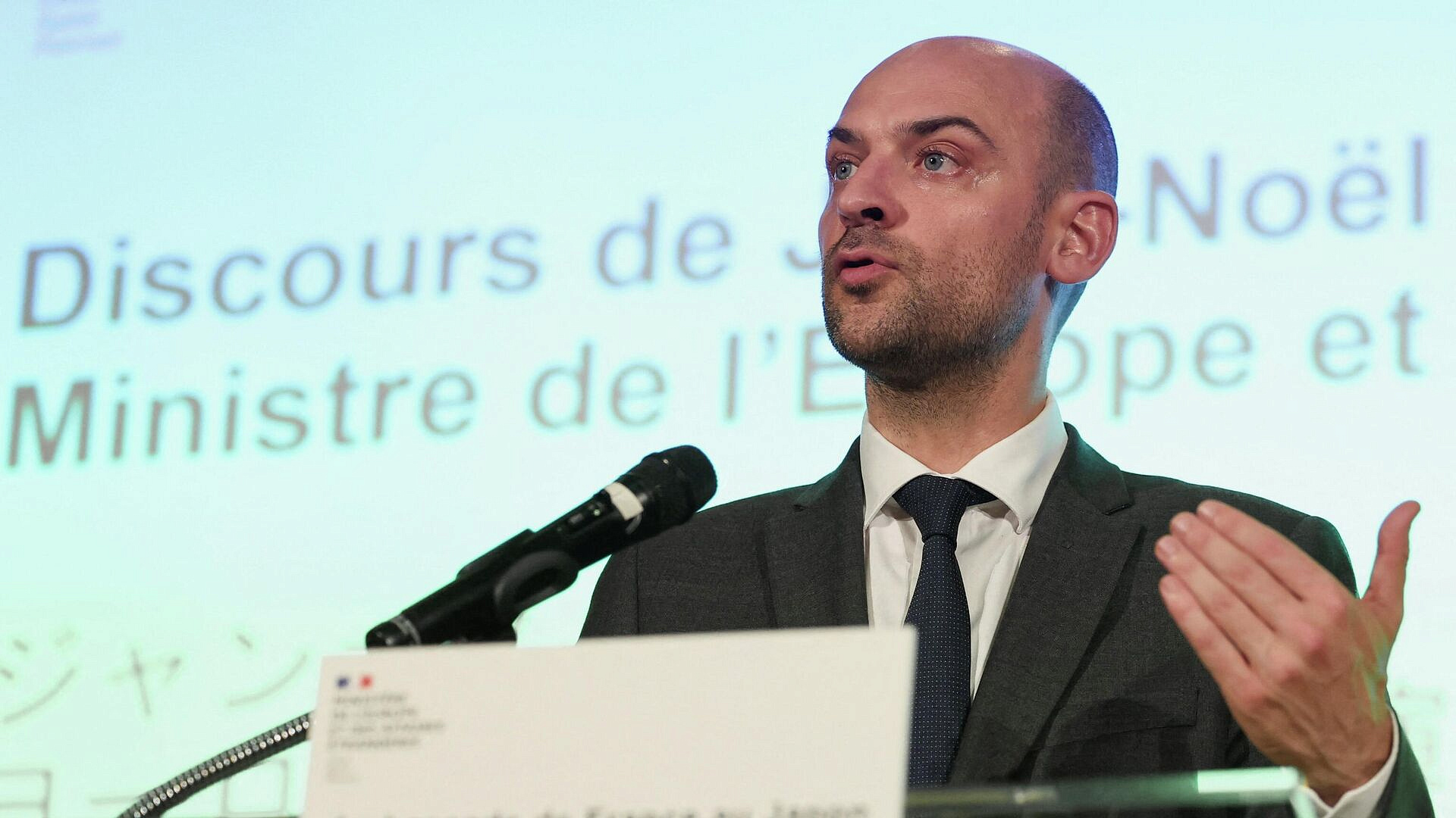 Глава МИД Франции рассказал об ожиданиях Парижа от новых властей в Венгрии